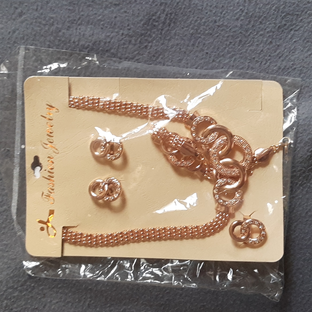Necklace Set with Earrings, Bracelet and Ring New